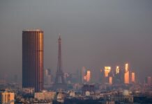 Escala la fachada del rascacielos más alto de París sin usar protección: El Macho